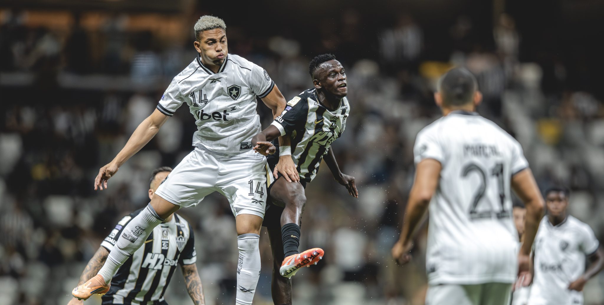 Atlético abre o placar mas cede empate no fim para o Botafogo na Arena MRV