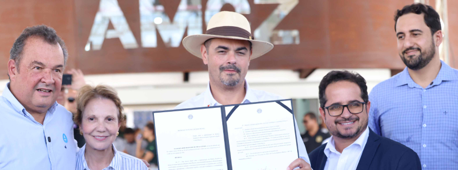 Governador assina decreto que transforma região Central em fronteira agrícola e entrega títulos de terra a famílias de Curvelo e Inimutaba