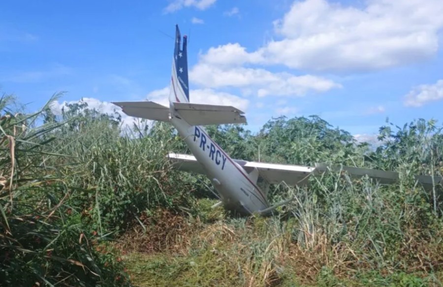 Piloto faz pouso forçado com avião monomotor em área de mata em Pará de Minas
