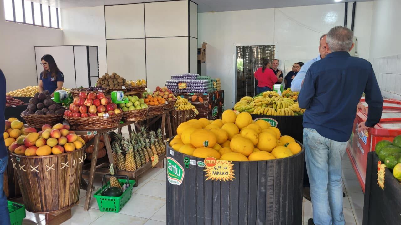 Os índices dizem que a inflação caiu, mas o brasileiro não sente isso nas compras